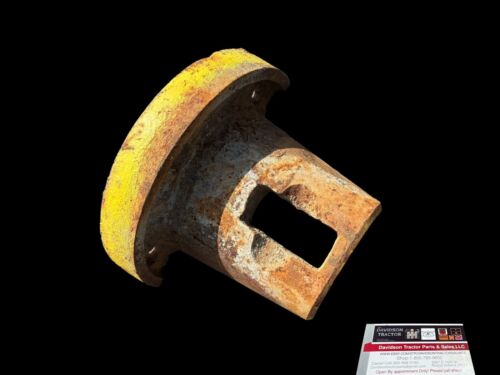 JOHN DEERE 60 620 630 70 720 730 3010 4010 REAR WHEEL SLEEVE WEDGE A4384R A4384