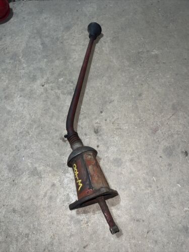 International W-400 Wheatland Shifter Antique Tractor