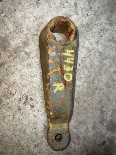 RH Steering Arm Fits 4050 4055 4240 4250 4255 4430 4440 4450 4455 R61152 R61152-