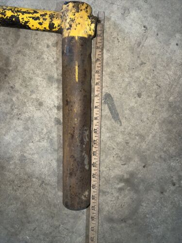 IHC Farmall Cub, Cub Low Boy Front Axel Knee Antique Tractor