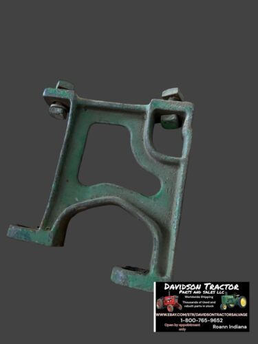JOHN DEERE STYLED D FENDER BRACKET D2967R ORIGINAL