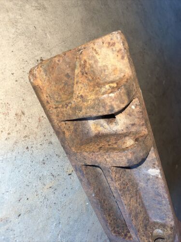 SUPPORT LATERAL LIMITER IH Farmall 706 383591-R1 Antique Tractor LEFT