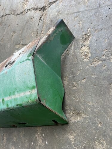 John Deere 2010 Utility Manifold Heat Shield