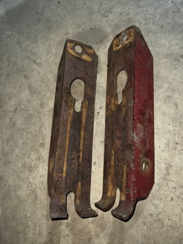 IH Farmall M SM MD 400 Axle Drawbar Mounting Brackets Pair Antique Tractor