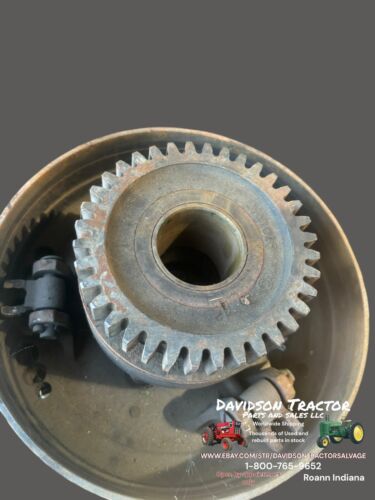 USED JOHN DEERE A TRACTOR BELT PULLEY CLUTCH ASSEMBLY A1864R