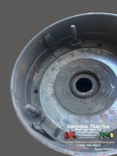 USED JOHN DEERE A TRACTOR BELT PULLEY CLUTCH ASSEMBLY A1864R
