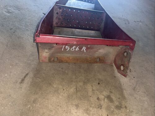 International Farmall 56 66 86 series Tractor IH steps to platform or cab
