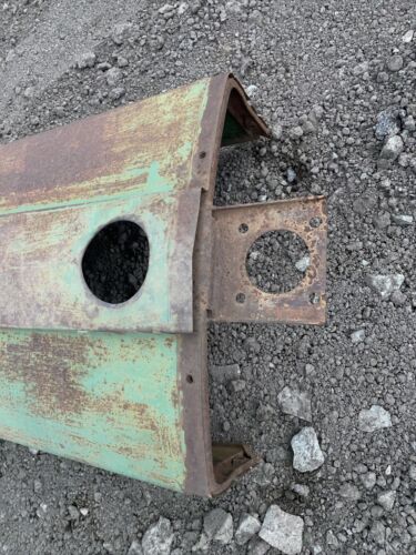 John Deere 620 Standard Hood Antique Tractor