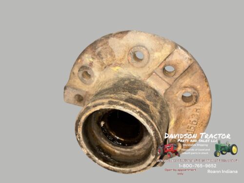 USED JOHN DEERE TRACTOR FRONT WHEEL HUB A1553R