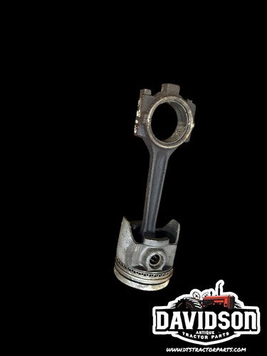 International 504 C-153 Gas Piston W/connecting Rod Antique Tractor