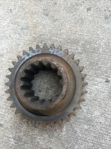 Farmall IH 450 RC Tractor transmission bottom Shaft 3rd drive gear 359466R1