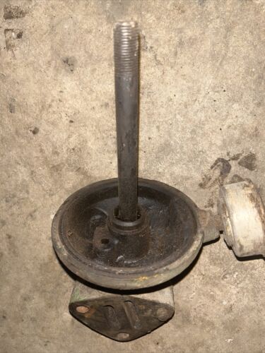 M59T GOOD USED JOHN DEERE M 40 320 330 420 430 ENGINE OIL FILTER HOUSING BASE