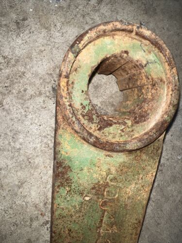 RH Steering Arm Fits 4050 4055 4240 4250 4255 4430 4440 4450 4455 R61152 R61152-