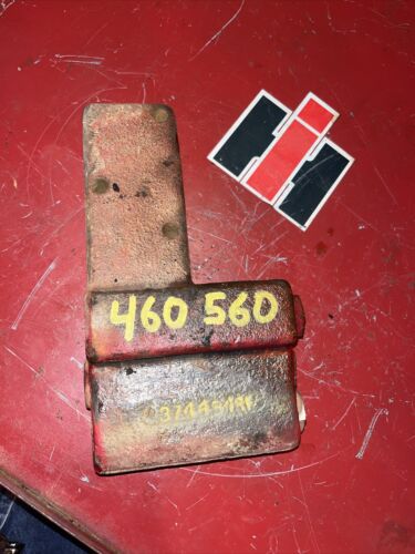 Farmall 460 560 tractor IH hydraulic control valve side block & outlet ports