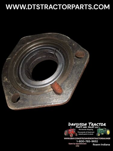 IH International Farmall 8058DB Bearing Retainer