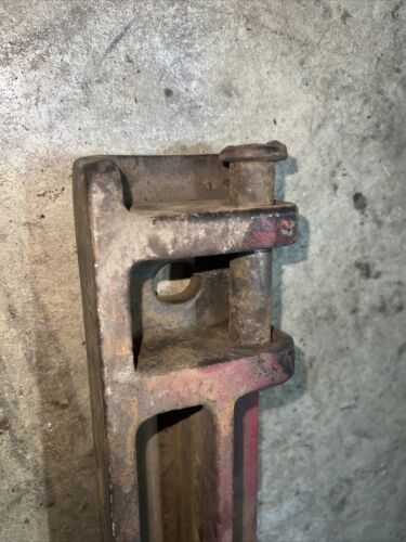 IH Farmall 656 706 806 856 Tractor 2pt 3pt Hitch LH Sway Block 385739R1