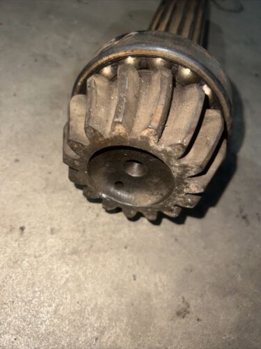 Farmall 300 Main Transmission Pinion Shaft 15T 362569R1 IHC Farmall
