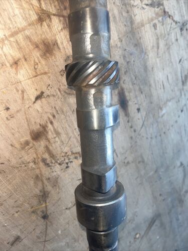 JOHN DEERE 1010 / 2010. DIESEL ENGINE CAMSHAFTWITH CAM GEAR