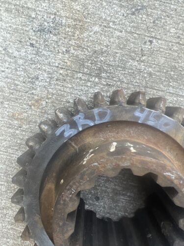 Farmall IH 450 RC Tractor transmission bottom Shaft 3rd drive gear 359466R1