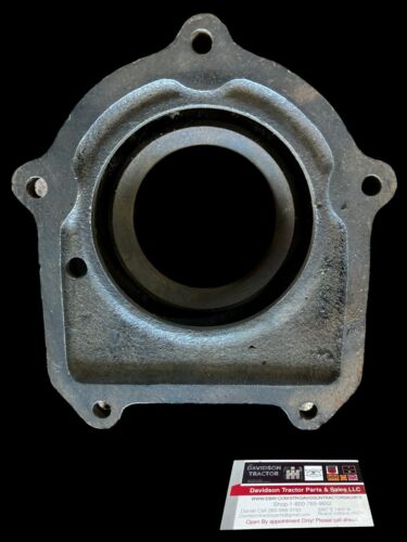 JOHN DEERE LATE B. CRANKSHAFT END COVER B2466R WITH PACKING OIL SPACER.