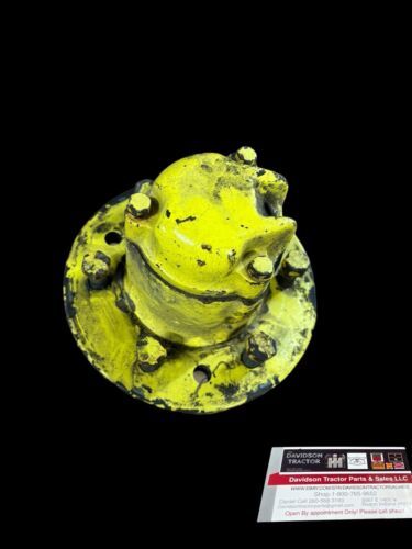 USED JOHN DEERE TRACTOR FRONT WHEEL HUB A1553R