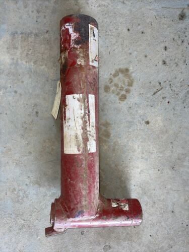 International 1066 IH tractor 66 86 series front left axle spindle holder mount