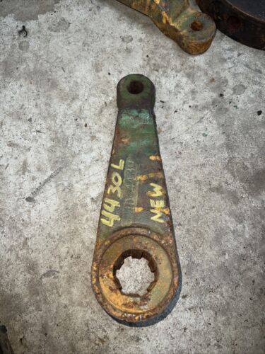 NEW Steering Arm - Left Hand fits John Deere 4050 4240 4440 4250 4450 4430