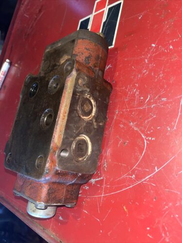 Farmall 300, 350, 400 450 Hydraulic valve Antique Tractor 360587-R1