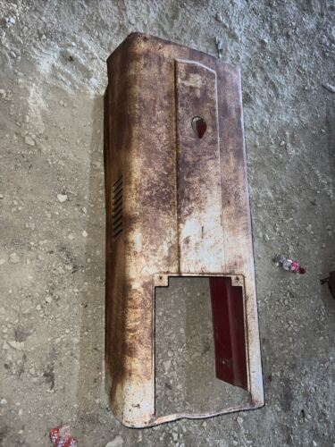 International 684, Hydro 84 Hood Antique Tractor