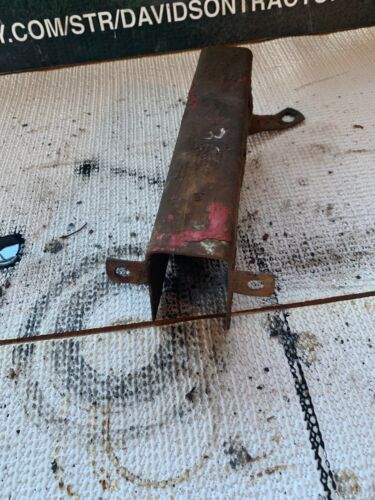 FARMALL   300   Hydraulic steel line cover