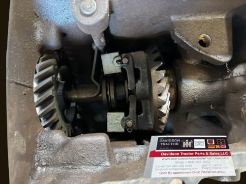 JOHN DEERE UNSTYLED B Tractor B1102R Governor Case Antique Tractor