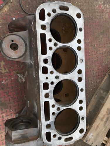 IH FARMALL TRACTOR SA 100 130 SC ENGINE BLOCK PART #251069R1 GOOD BLOCK