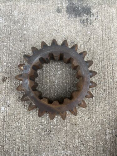Farmall 400 450 IH tractor transmission drive gear 358856R1