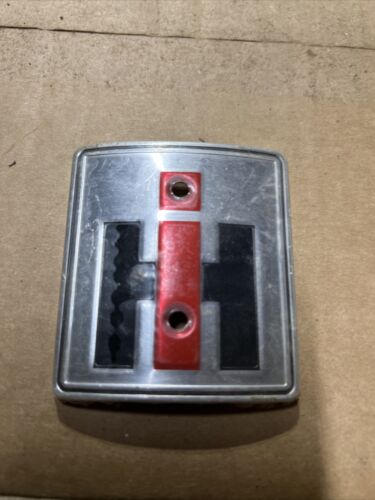 NEW Front Emblem Logo IH Farmall Super H M MTA HV W-4 W-6 W-9 WDR-9 357650R1