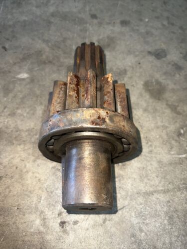 USED BALL PINION & BRAKE SHAFT FOR IH FARMALL M MV TRACTOR 48773D