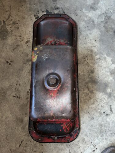 International Farmall 806 IH tractor ORIGNAL 301 gas motor oil pan w/ drain plug