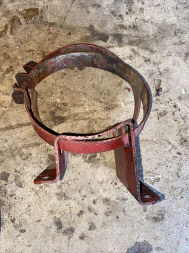 FARMALL M / MD / 400 / 400D. AIR CLEANER BRACKET.