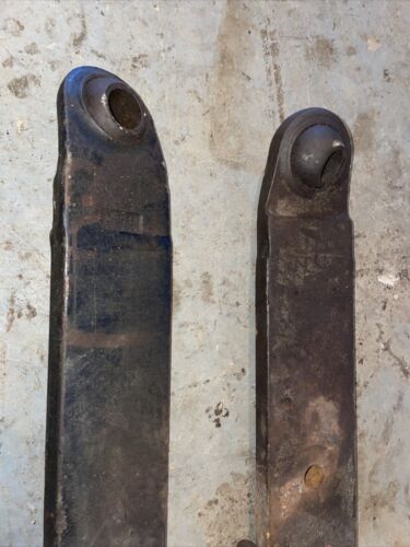 International Harvester 403018R1 3 Point hitch arms