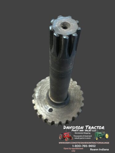 Genuine John Deere T15040T New Old Stock Shaft W/Gear