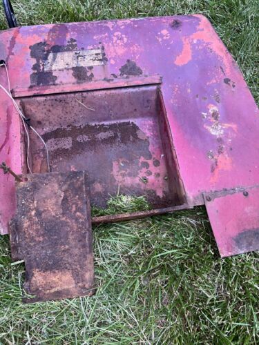 IH 444 Single fender antique tractor