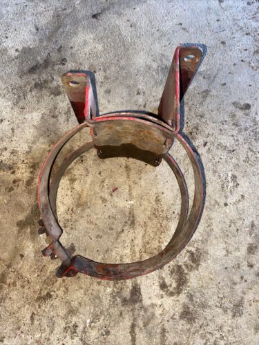 FARMALL M / MD / 400 / 400D. AIR CLEANER BRACKET.