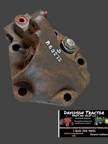 USED JOHN DEERE R63272 ROCKSHAFT PISTON COVER 4240 TRACTOR