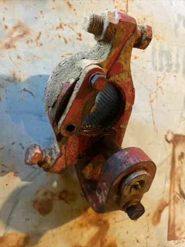 International IH 656 tractor bottom 3pt hitch lift arm main mount bracket