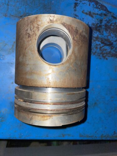 NEW 1066 1086 Piston 684251C2G