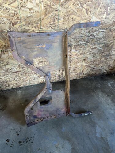 McCormick W9 WD9 Floor platform fender Mount Antique Tractor