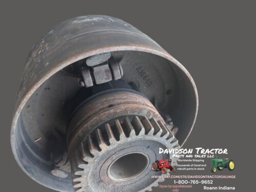 USED JOHN DEERE A TRACTOR BELT PULLEY CLUTCH ASSEMBLY A1864R