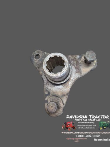 USED JOHN DEERE L & LA TRACTOR CLUTCH SHAFT TRANSAXLE SPIDER YOKE FLANGE AL2209T