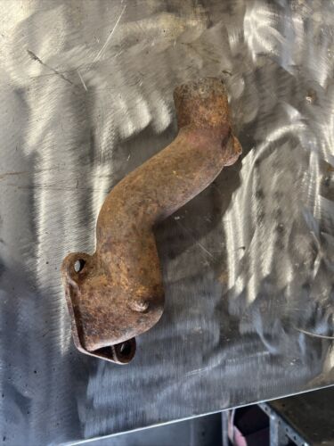 FARMALL Cub Lower Water Pipe