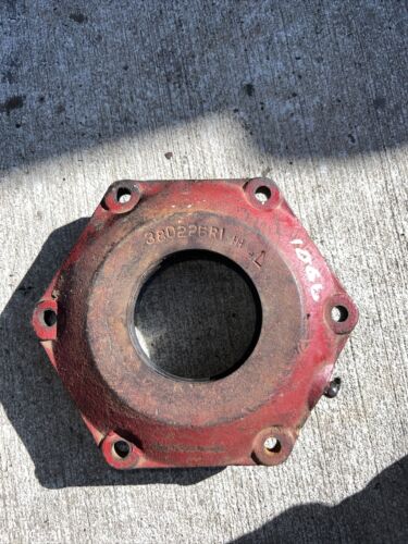 IH Farmall 706 806 Rear Axle Oil Seal Housing Cover 380226R1  Antique Tractor