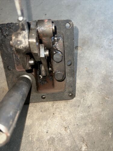 International 656 IH Tractor draft control sensing holder bracket 389608R1